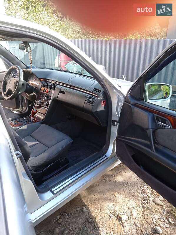 Седан Mercedes-Benz E-Class 1997 в Черновцах