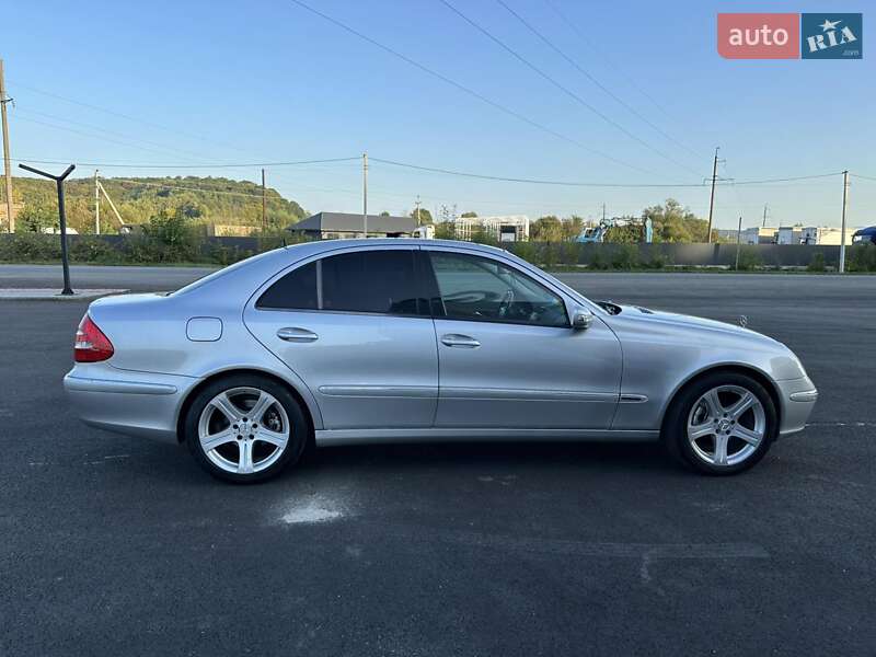 Седан Mercedes-Benz E-Class 2004 в Виноградове