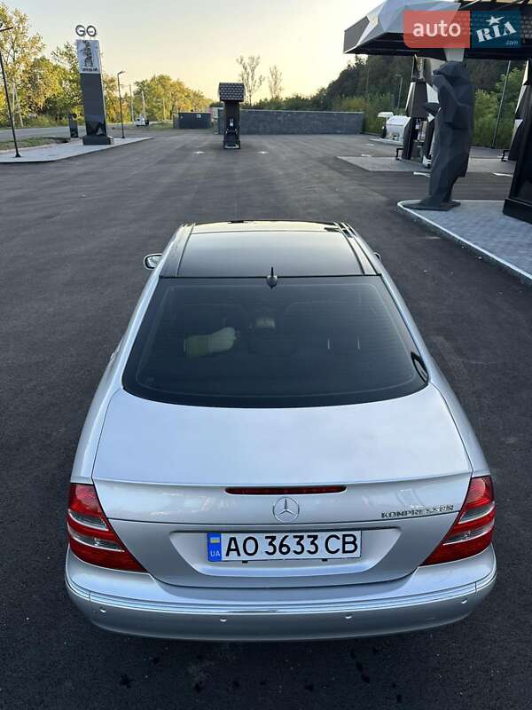Седан Mercedes-Benz E-Class 2004 в Виноградове