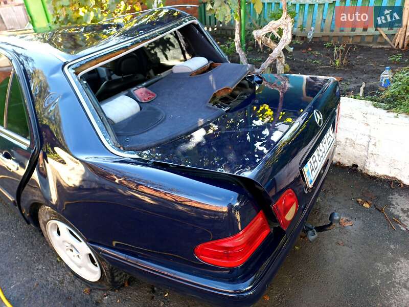 Седан Mercedes-Benz E-Class 1995 в Виннице