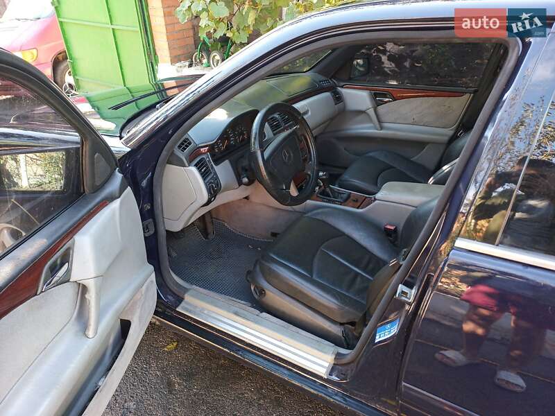 Седан Mercedes-Benz E-Class 1995 в Виннице
