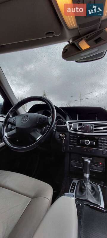 Седан Mercedes-Benz E-Class 2009 в Измаиле