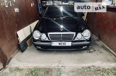 Седан Mercedes-Benz E-Class 2001 в Киеве