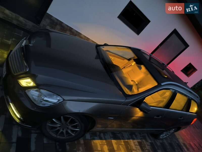 Універсал Mercedes-Benz E-Class 2012 в Сваляві