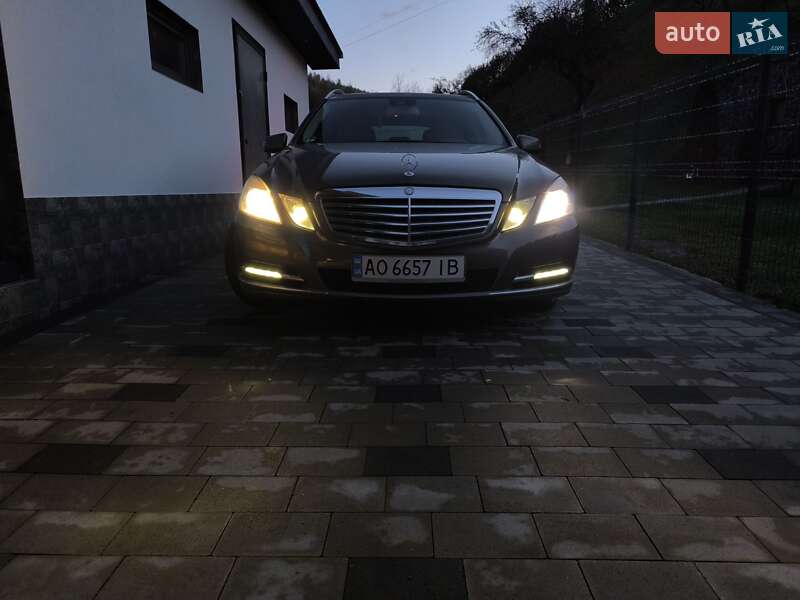 Універсал Mercedes-Benz E-Class 2012 в Сваляві