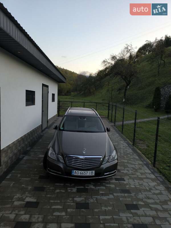 Універсал Mercedes-Benz E-Class 2012 в Сваляві