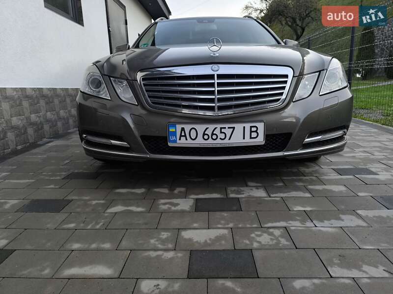 Універсал Mercedes-Benz E-Class 2012 в Сваляві