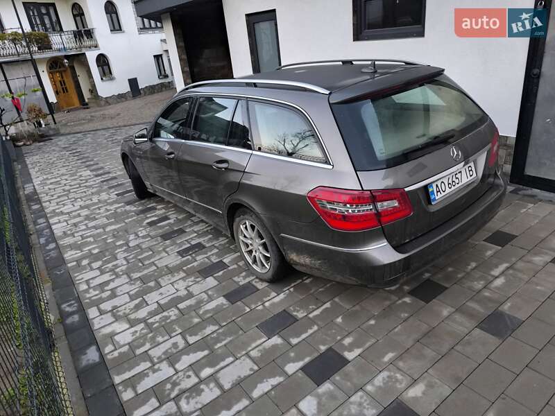 Універсал Mercedes-Benz E-Class 2012 в Сваляві