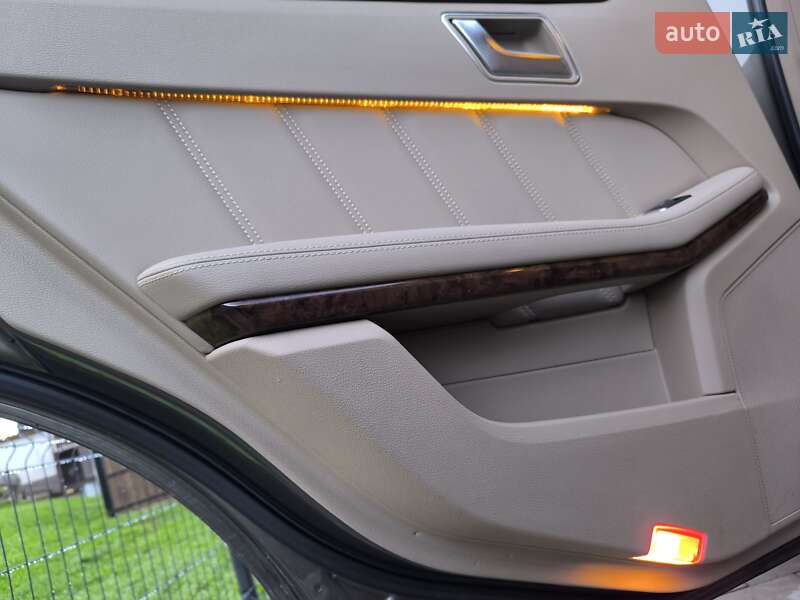 Універсал Mercedes-Benz E-Class 2012 в Сваляві