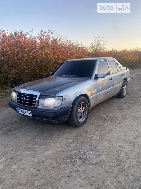 Седан Mercedes-Benz E-Class 1991 в Львові