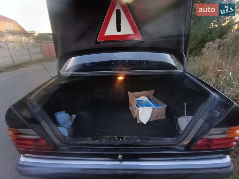 Mercedes-Benz E-Class 1993
