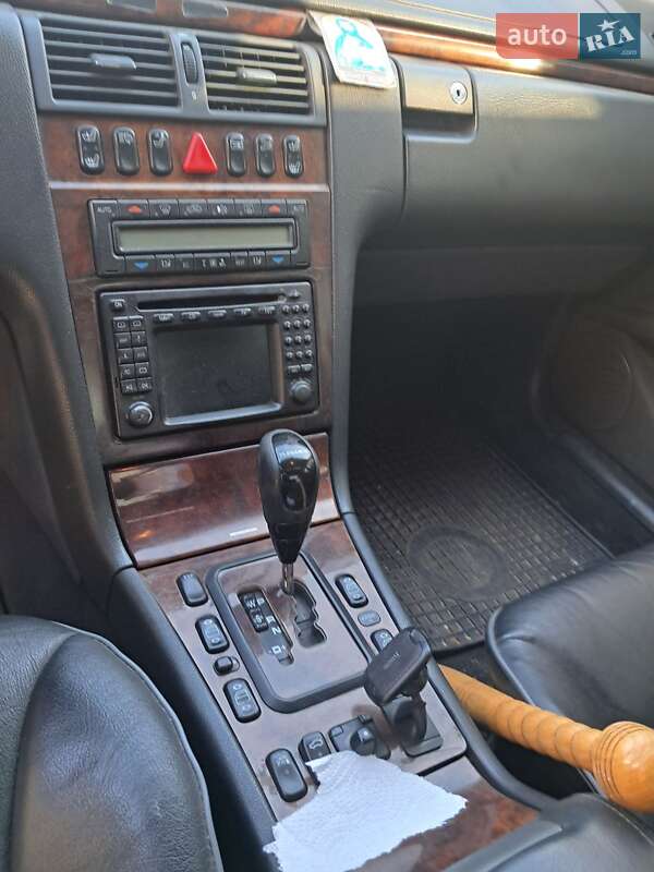 Седан Mercedes-Benz E-Class 2001 в Виннице