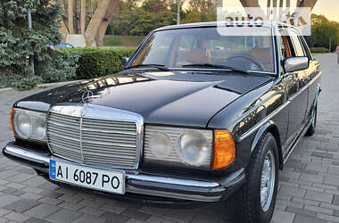 Седан Mercedes-Benz E-Class 1979 в Дніпрі