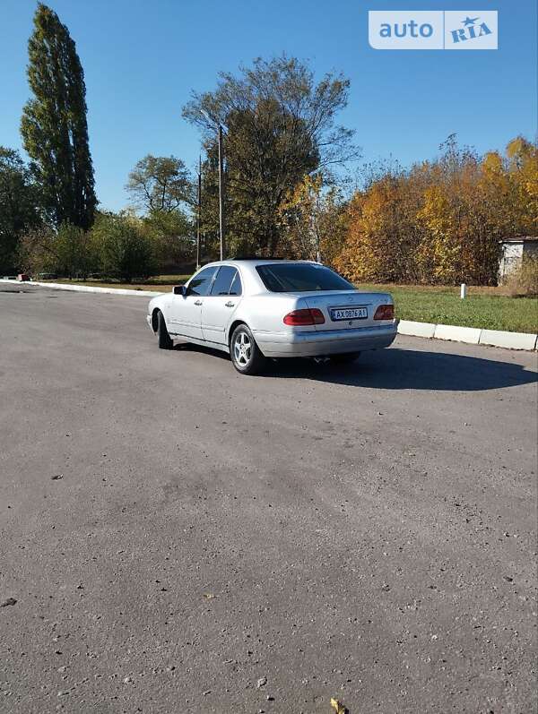 Седан Mercedes-Benz E-Class 1998 в Краснограді