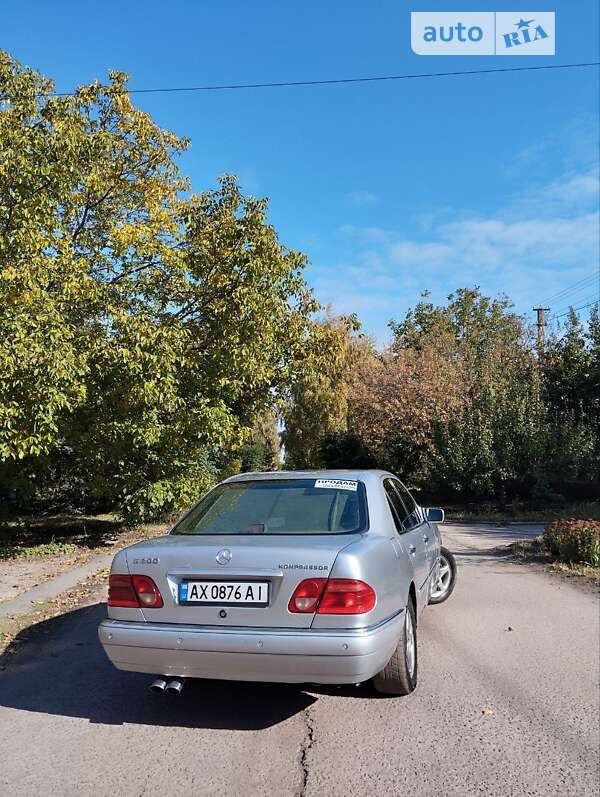 Седан Mercedes-Benz E-Class 1998 в Краснограді