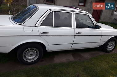 Седан Mercedes-Benz E-Class 1976 в 