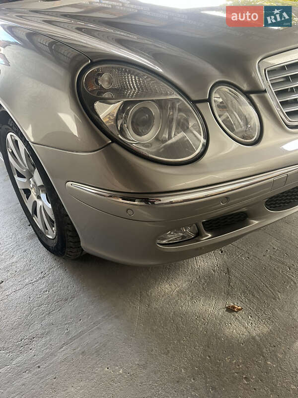 Седан Mercedes-Benz E-Class 2006 в Вижнице