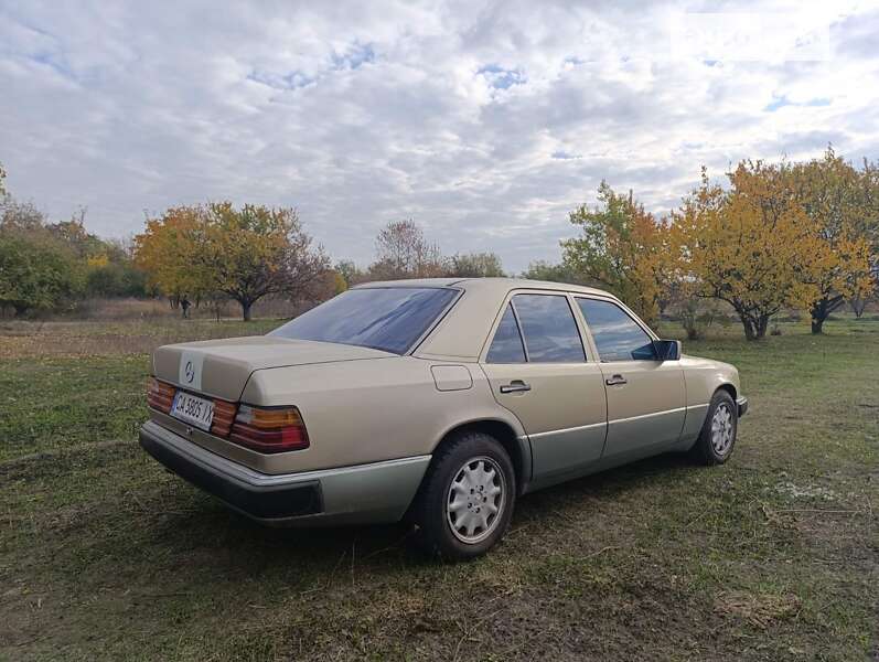 Седан Mercedes-Benz E-Class 1990 в Черкасах фото 7 Седан Mercedes-Benz E-Class 1990 в Черкасах