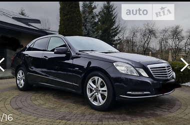 Седан Mercedes-Benz E-Class 2011 в Новояворівську