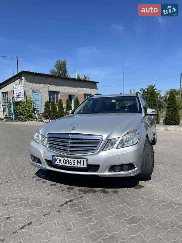 Универсал Mercedes-Benz E-Class 2011 в Киеве