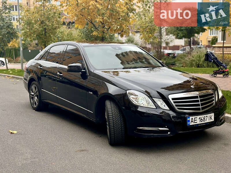 Седан Mercedes-Benz E-Class 2011 в Киеве