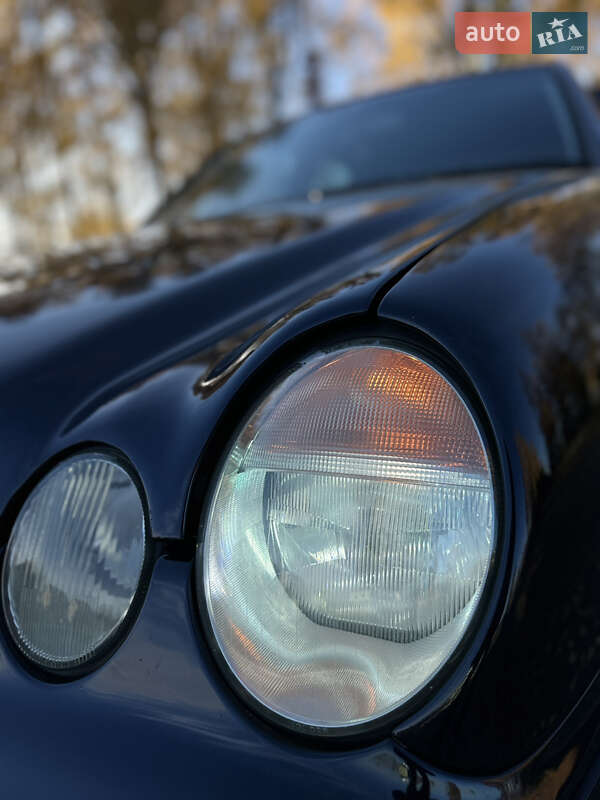 Седан Mercedes-Benz E-Class 2002 в Чернівцях