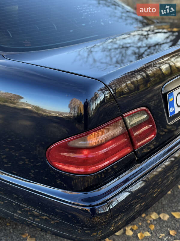 Седан Mercedes-Benz E-Class 2002 в Чернівцях