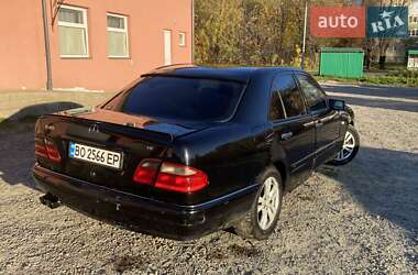 Седан Mercedes-Benz E-Class 1999 в Комарному