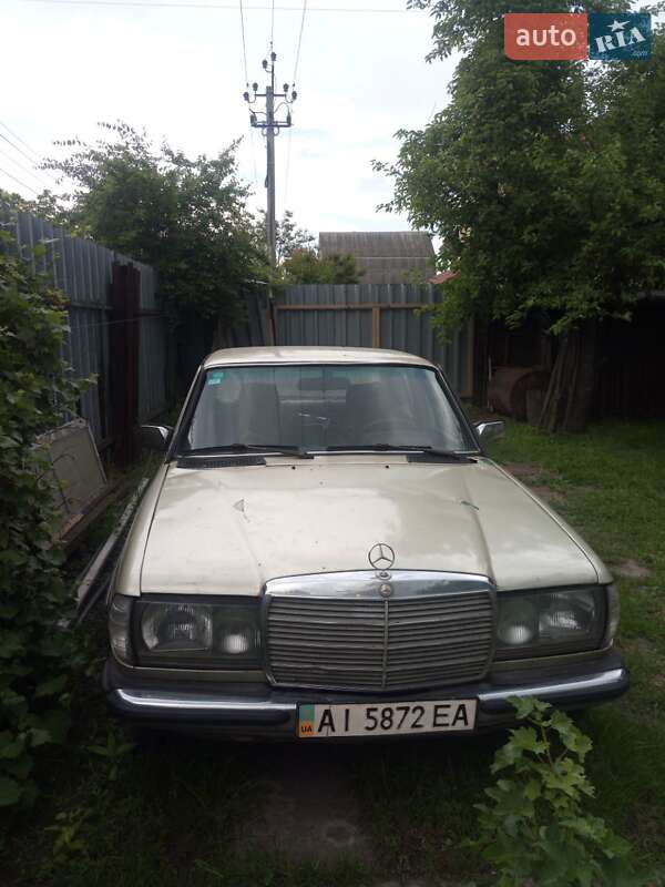 Седан Mercedes-Benz E-Class 1983 в Киеве