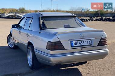 Седан Mercedes-Benz E-Class 1987 в 