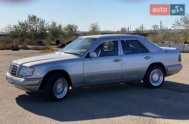 Седан Mercedes-Benz E-Class 1987 в 