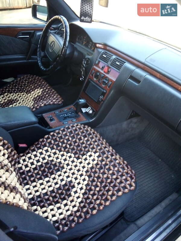 Седан Mercedes-Benz E-Class 1999 в Лубнах