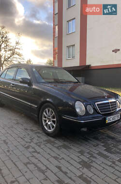 Седан Mercedes-Benz E-Class 1999 в Вараші