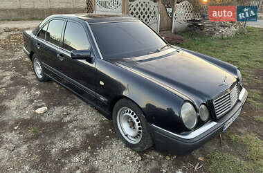 Седан Mercedes-Benz E-Class 1996 в Томашполе