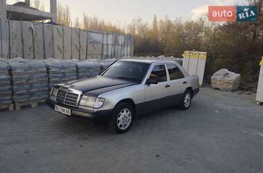 Седан Mercedes-Benz E-Class 1988 в Чернівцях