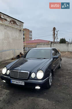 Седан Mercedes-Benz E-Class 1998 в Полонном