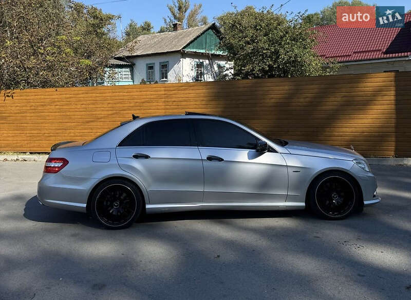Седан Mercedes-Benz E-Class 2011 в Чернигове