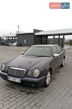 Седан Mercedes-Benz E-Class 1998 в Радехові