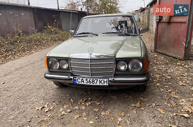 Седан Mercedes-Benz E-Class 1983 в Смілі