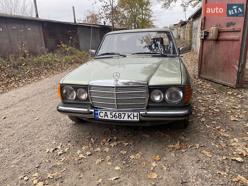 Седан Mercedes-Benz E-Class 1983 в Смеле