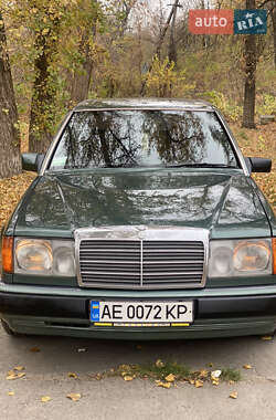 Седан Mercedes-Benz E-Class 1992 в Днепре