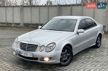 Седан Mercedes-Benz E-Class 2003 в Сарнах