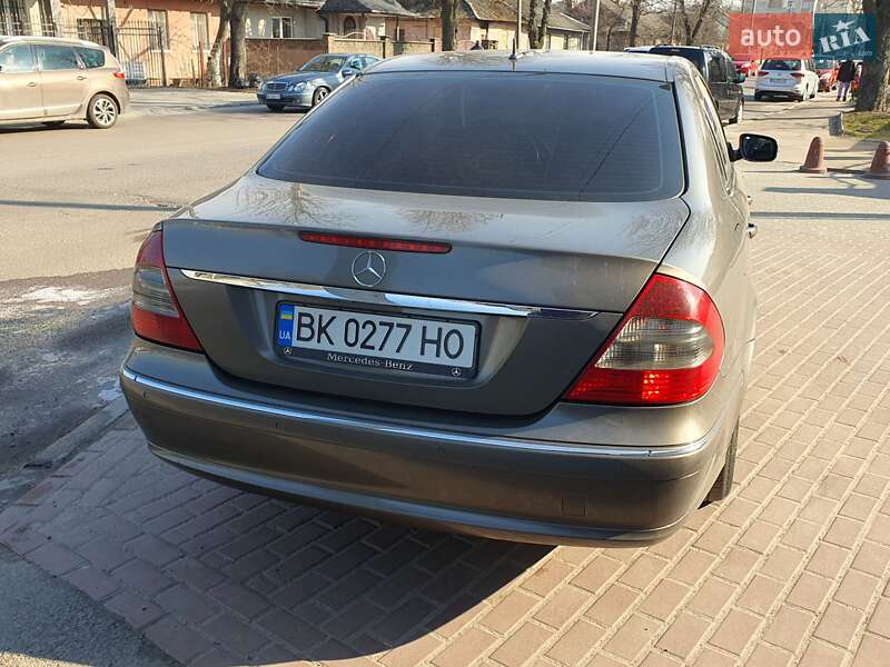 Седан Mercedes-Benz E-Class 2006 в Ровно