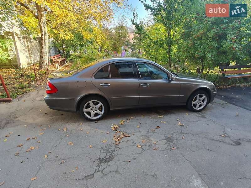 Седан Mercedes-Benz E-Class 2006 в Ровно