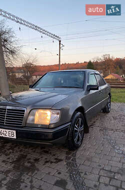 Седан Mercedes-Benz E-Class 1988 в Моршині