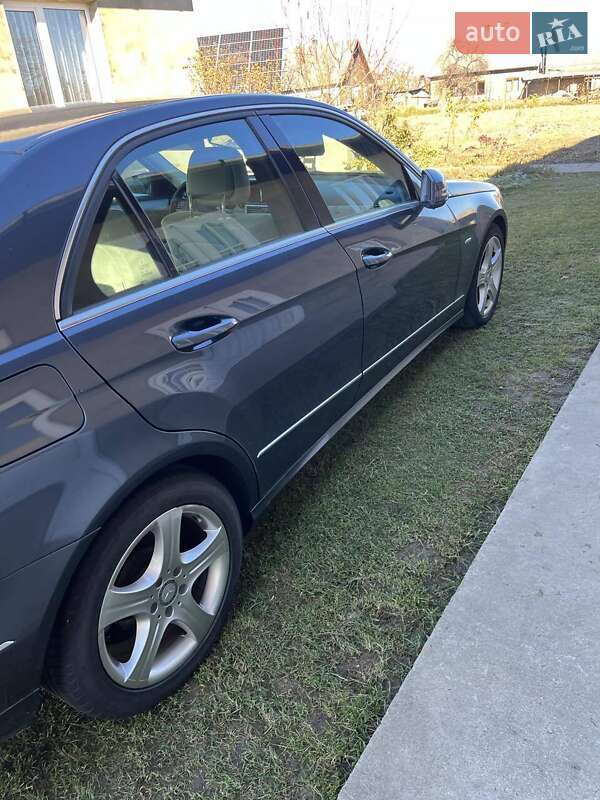 Седан Mercedes-Benz E-Class 2010 в Черновцах