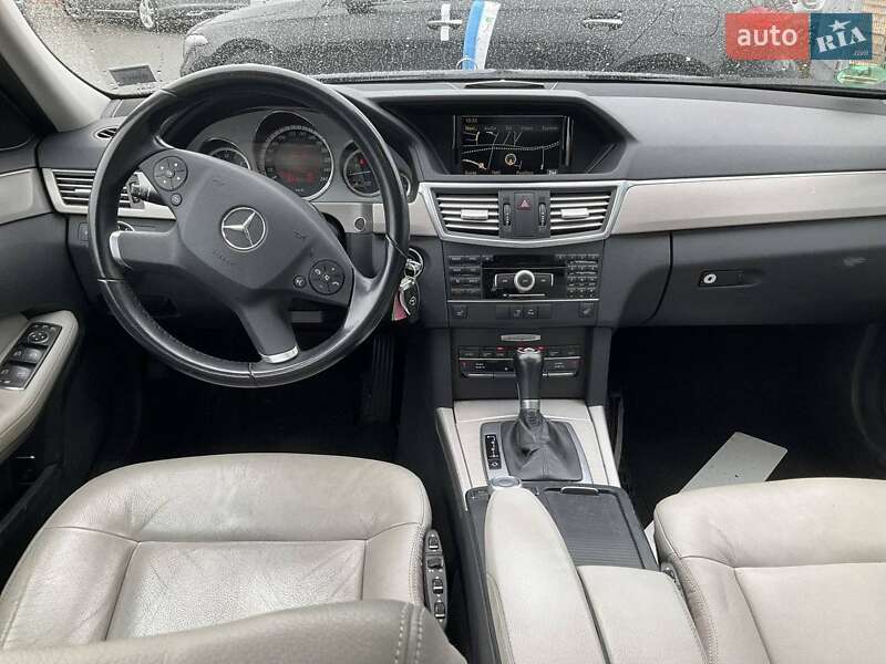 Седан Mercedes-Benz E-Class 2010 в Черновцах