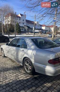 Седан Mercedes-Benz E-Class 2000 в Черновцах