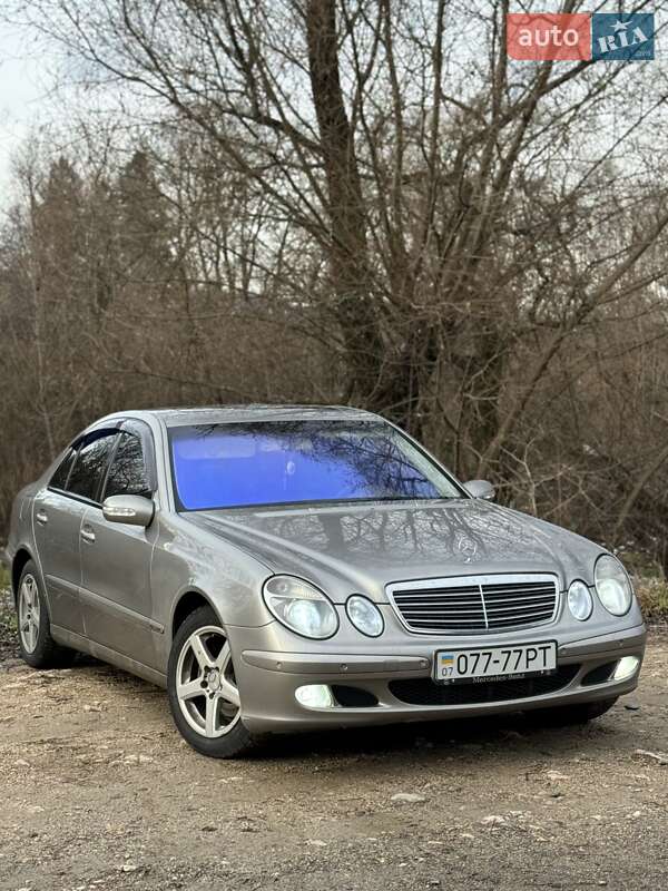 Седан Mercedes-Benz E-Class 2003 в Перечине