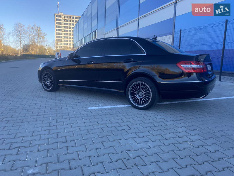 Седан Mercedes-Benz E-Class 2010 в Львове